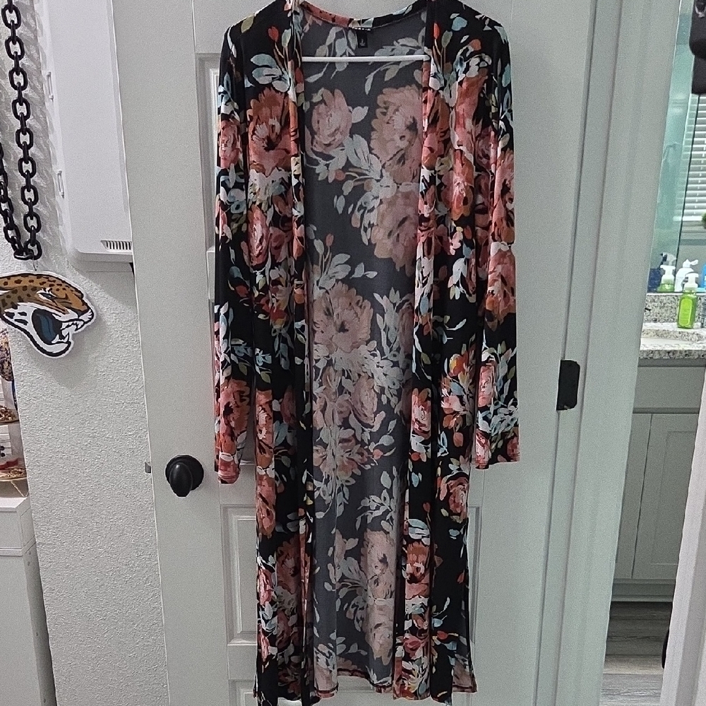 Torrid Kimono / Duster with Floral Design